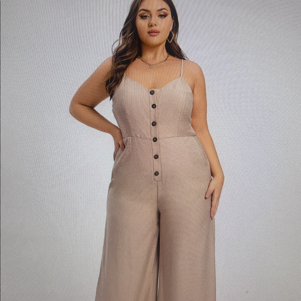 NWT Women’s Curvesoul V-Neck Cami Jumpsuit.  1X. Plus Size.  Soo Cute - Picture 3 of 6